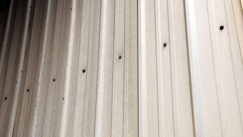 青島啤酒廠彩涂鋼板 采用的是普通PE，顏色為白灰